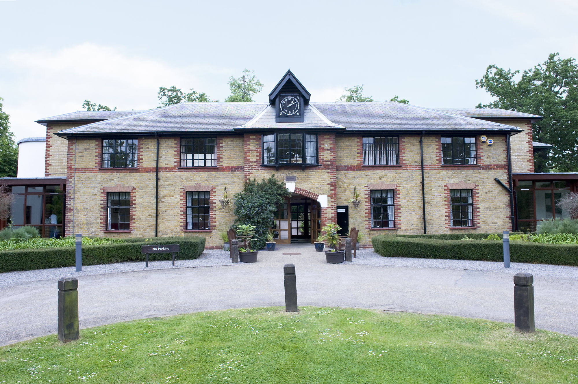 Готель Gilwell Park Чінґфорд Екстер'єр фото